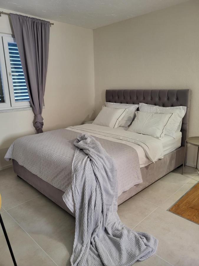 Old Town Sedlar Apartment สปลิท ภายนอก รูปภาพ