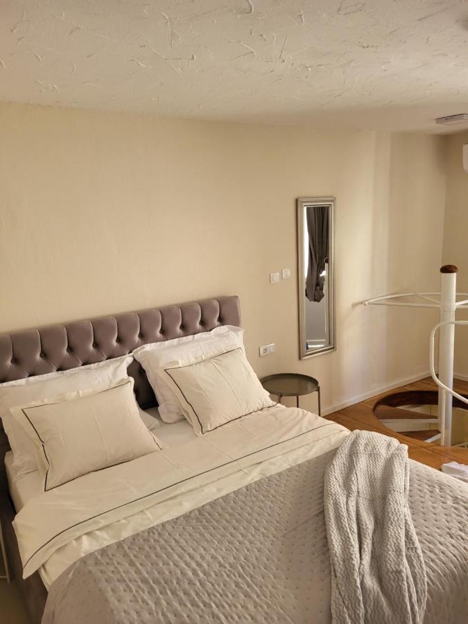 Old Town Sedlar Apartment สปลิท ภายนอก รูปภาพ